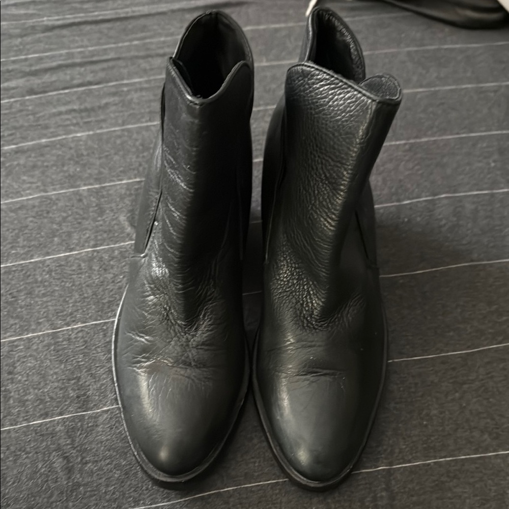 Dolce Vita Black ankle Leather Boots size 8